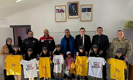 Kaymakam Badıoğlu, Sadaka ve Karataş Mahallelerindeki Okulları Ziyaret Etti