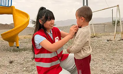 Kızılay gönüllüleri Binkaya Köyü'nde çocukların yüzünü güldürdü