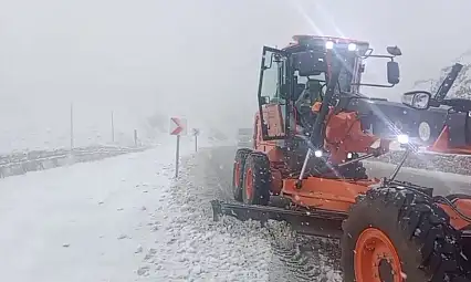 Kop Geçidi'nde Yoğun Kar Yağışı, Ulaşımda Zorluklar Yaşanıyor