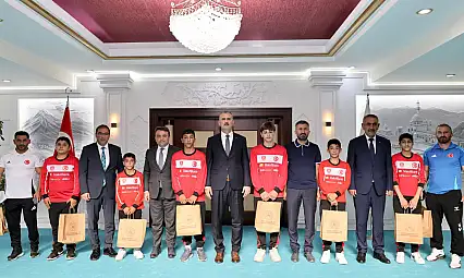 Minik şampiyonlar Vali Bozkurt'un konuğu oldu