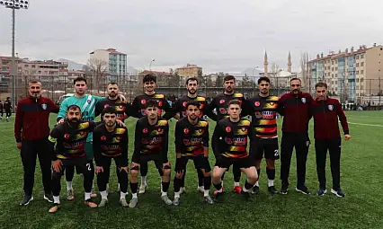 Oltu 25 Mart Belediye Spor, Erzurum İdmanocağı FK'yı 6-1 yenerek taraftarına futbol şöleni yaşattı