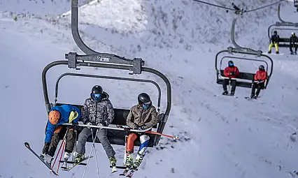 Palandöken'de kış sezonu başladı, kayakseverler pistlere çıktı