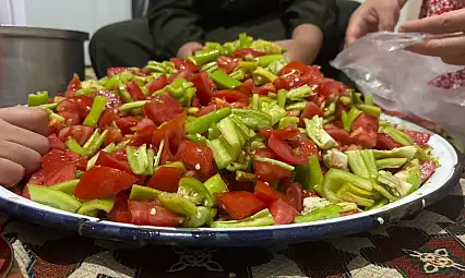 Patnos'ta kış hazırlığı başladı: Yazın bereketi sofralar için saklanıyor