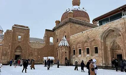 Tarihi saray yılın ilk gününde kapılarını açtı