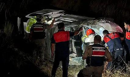 Tatvan'da U dönüşü sırasında iki araç çarpıştı: 4 kişi yaralandı