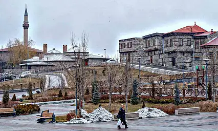 Türkiye büyüyor, Erzurum küçülüyor