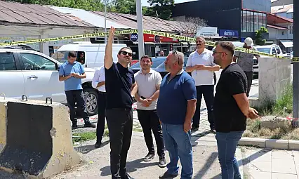 Tutak'ta eski Hükümet Konağı'nın yıkım süreci yerinde incelendi
