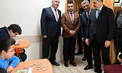 Vali Mustafa Çiftçi'den Erzurum Özel Eğitim Uygulama Okulu'na Anlamlı Ziyaret