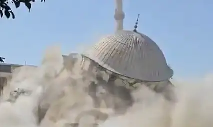 Van'daki 50 Yıllık Camii Güvenli Bir Şekilde Yıkıldı