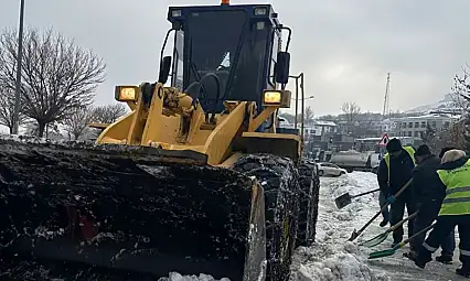 Van Edremit'te Kar Temizleme Çalışmaları Aralıksız Sürüyor