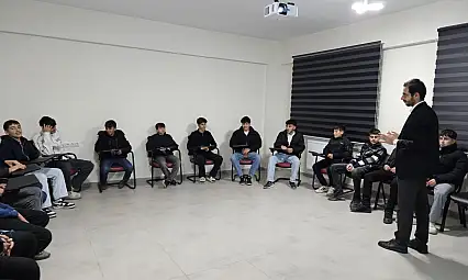 Varto'da 'Gençliğe Değer Projesi' Kapsamında Değerler Eğitimi Sohbeti