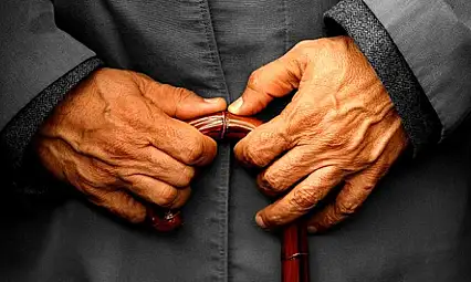 Yaşlı istismarı çoğu zaman sessizce yaşanıyor