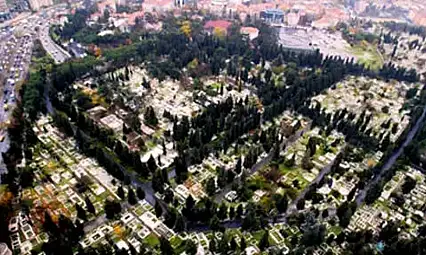 Zincirlikuyu Mezarlığı'na İlk Gömülen Kişi Kimdir?