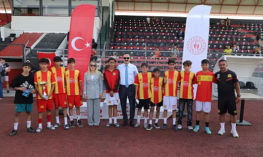 AGAH futbol turnuvası Doğubayazıt'ta ödül töreniyle sona erdi
