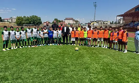 AGAH küçükler futbol turnuvası Ağrı'da başladı