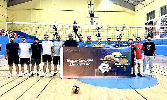 Ağrı'da kamu kurumları voleybol sahasında karşı karşıya geldi