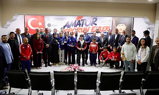 Ağrı'da sporun enleri ödüllendirildi! Ahmet Çelebi'ye teşekkür plaketi