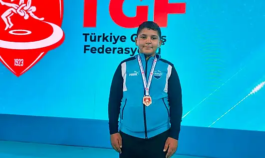 Ağrılı pehlivanlardan Türkiye Şampiyonası'nda gururlandıran başarı