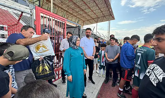 Doğubayazıt'ta 250 öğrenciye forma ve spor ayakkabısı desteği
