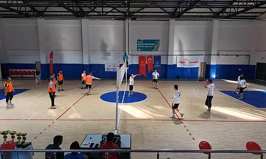 Hamur'da Agâh Voleybol Turnuvası sona erdi