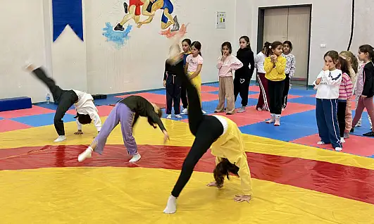 Patnos'ta minik sporcular Amatör Spor Haftası için sahaya çıktı