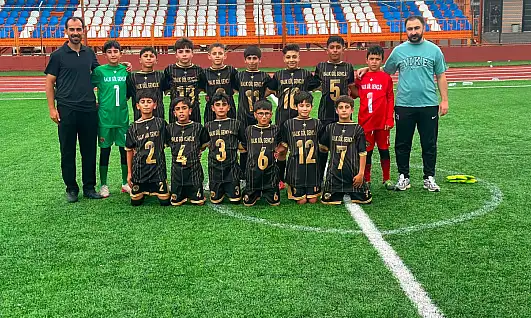 Taşlıçay'ın minikleri yarı finalde: Balık Göl Gençlik Spor'dan 3-1'lik galibiyet
