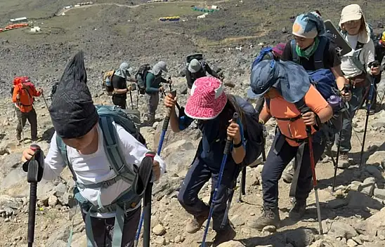 11 Ermeni çocuk Ağrı'da zirve yolunda