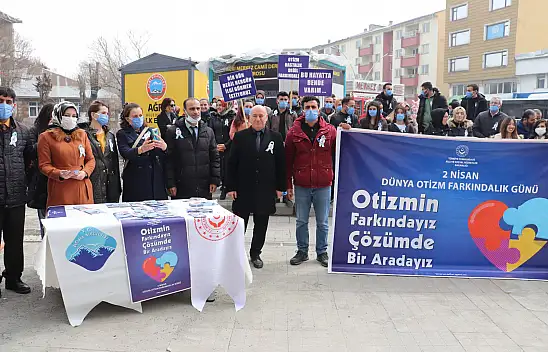Otizme dikkat çekmek için yürüdüler