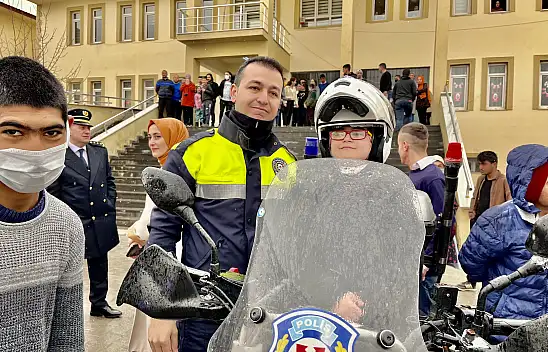 Polisler özel çocuklarla bir araya geldi