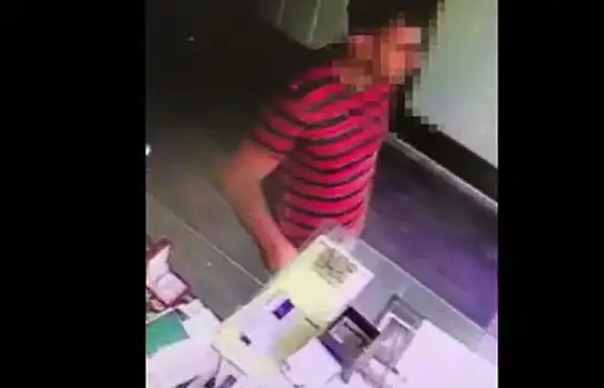 Ağrı'da kuyumcudan altın çalan hırsız yakalandı