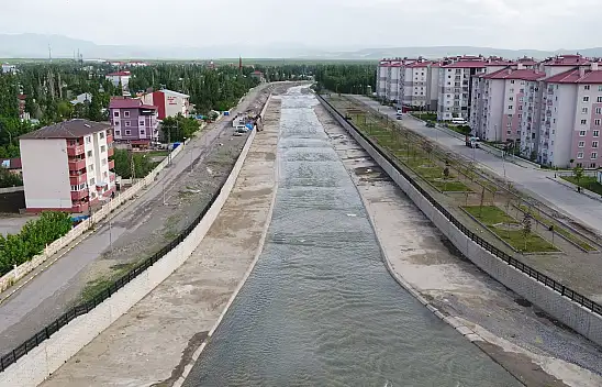 Taşlıçay Deresi çevresinde çalışmalar devam ediyor