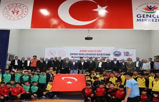 Ağrı'da amatör spor kulüplerine spor malzemesi dağıtıldı