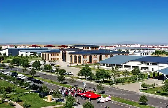 AİÇÜ'de 'Direnişten Dirilişe 15 Temmuz' Konferansı Düzenlendi