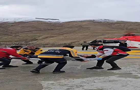 Van Bahçesaray'da bulunan hasta helikopterle il merkezine nakledildi