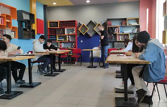 Ağrı Gençlik Merkezi'nde Münazara Yarışması Düzenlendi