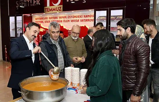 AİÇÜ'de öğrencilere çorba ikramı