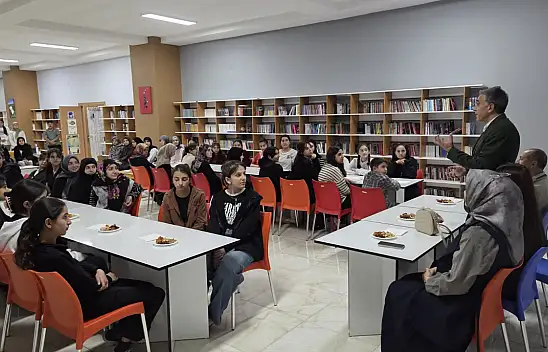 Abdulhaluk Çakan öğrencilerin taleplerini pansiyonda dinledi