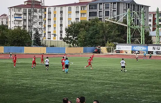 Ağrı 1970 Spor evinde fırsatları değerlendiremedi