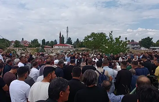 Ağrı, Belediye Eşbaşkanı Memet Akkuş'u gözyaşlarıyla uğurladı