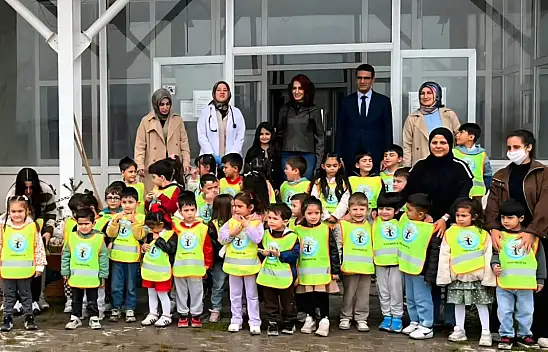 Ağrı Belediyesi barınakta öğrencileri ağırladı