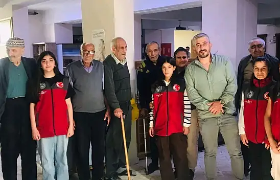 Ağrı Çocuk Hakları Komitesi'nden huzurevine bayram ziyareti