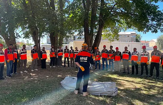Ağrı'da afetlere hazırlık için üç ilçede ekipler eğitildi