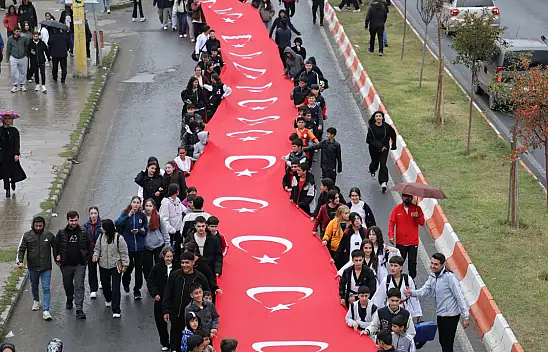 Ağrı'da Amatör Spor Haftası 100 metrelik Türk bayrağıyla başladı