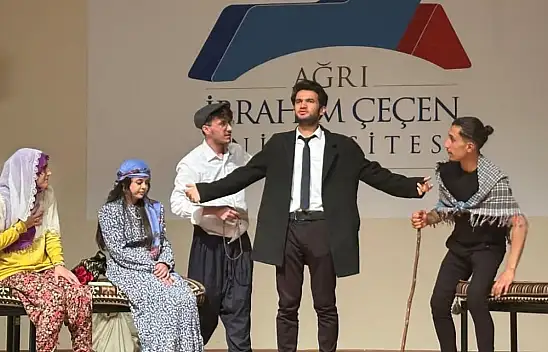 Ağrı'da bahar şenliklerinde sanatın sesi yükseldi
