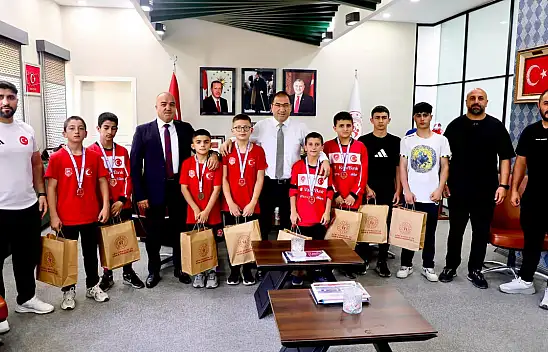 Ağrı'da başarılı sporculara anlamlı buluşma