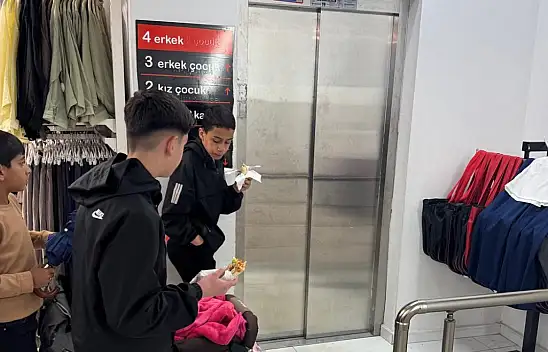 Ağrı'da bayram yoğunluğu sırasında asansörde mahsur kaldılar