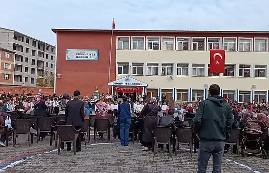 Ağrı'da Cumhuriyet Bayramı coşkusu okul bahçelerine taşındı