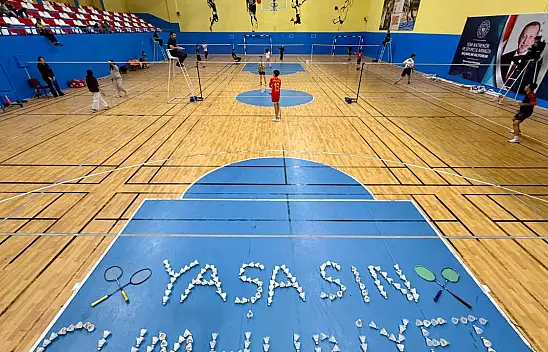 Ağrı'da Cumhuriyet Bayramı için badminton turnuvası düzenlendi