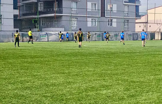 Ağrı'da futbol heyecanı başladı! 13 takım şampiyonluk için sahada