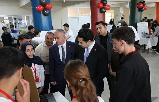 Ağrı'da genç mucitler TÜBİTAK 4006-B Bilim Fuarı'nda projelerini sergiledi